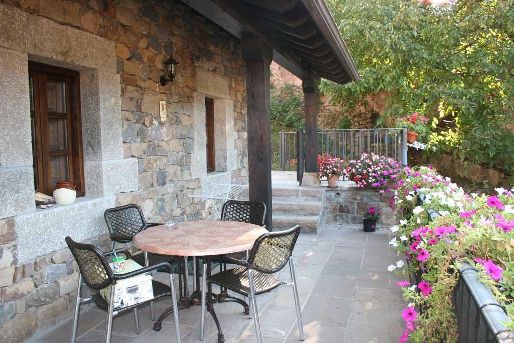 Apartamentos Casa De La Abuela Потес Екстериор снимка