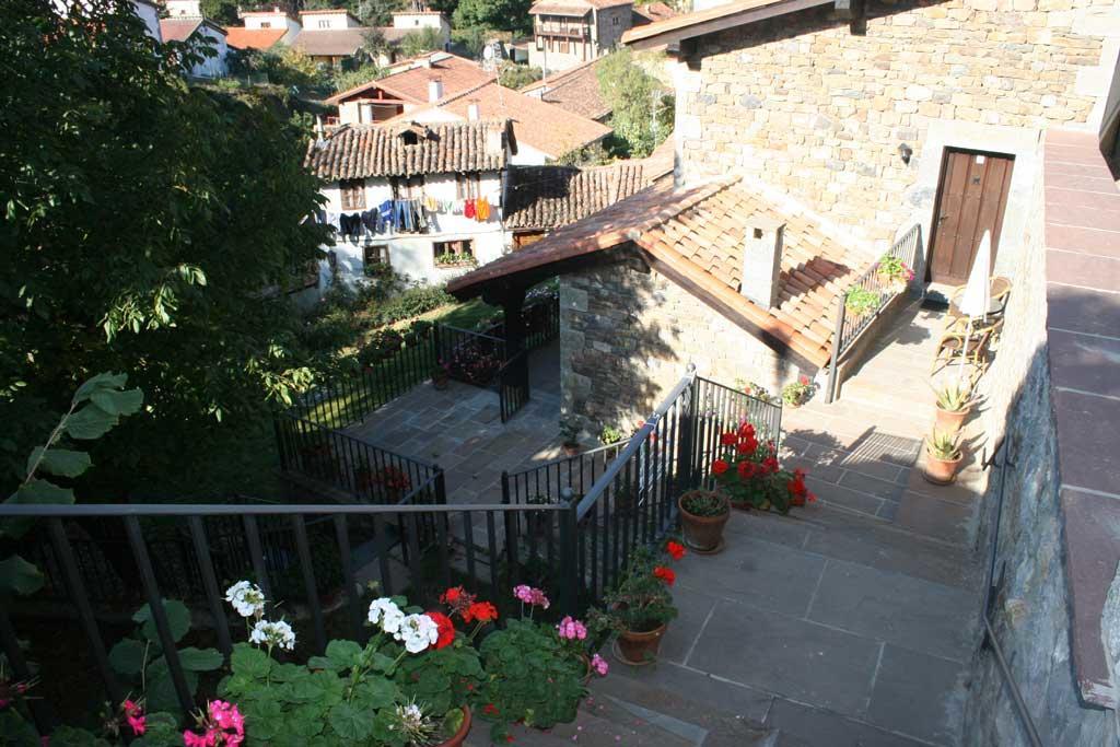 Apartamentos Casa De La Abuela Потес Екстериор снимка
