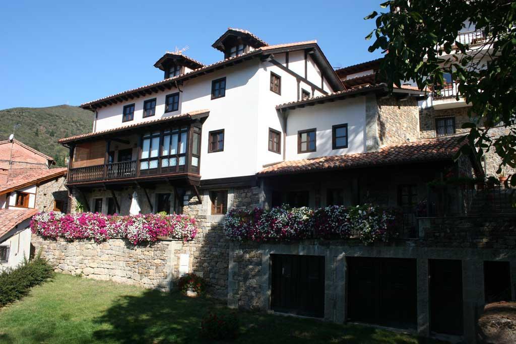 Apartamentos Casa De La Abuela Потес Екстериор снимка