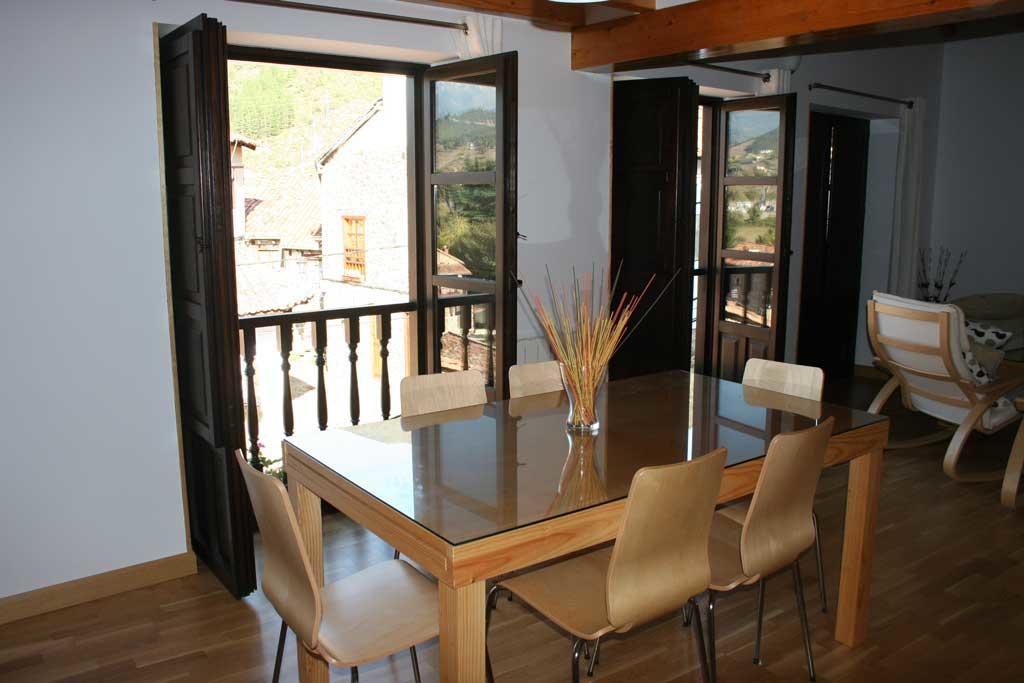 Apartamentos Casa De La Abuela Потес Екстериор снимка