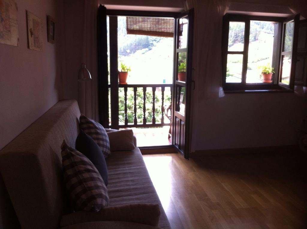 Apartamentos Casa De La Abuela Потес Екстериор снимка