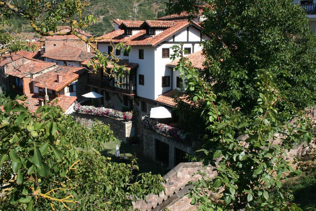 Apartamentos Casa De La Abuela Потес Екстериор снимка