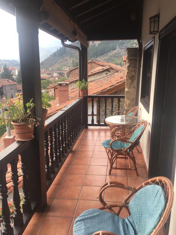 Apartamentos Casa De La Abuela Потес Екстериор снимка